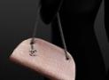 香奈儿2011春夏系列新款奢华限量粉色光滑雾面蟒蛇皮大号保龄球包/女士手袋