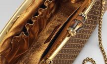 古驰-Bamboo Night- 金色菱格纹织物金属框晚装手袋，配真皮编织蝴蝶结、竹节细节和流苏