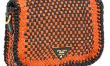 普拉达2011年春夏蜜橙色配黑色马德拉斯布翻盖可拆卸肩带字母金标女士手袋邮差包信使包