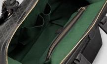 古驰-1921 collection- 深绿色真皮手提旅行包，配钥匙扣和带“G.Gucci Firenze 1921”草体字金属牌的标识牌