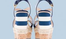 普拉达蓝色漆皮艺术楔跟凉鞋