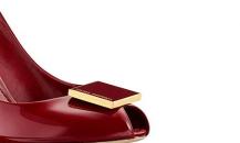 路易·威登饰方形铭牌红色漆皮楔跟凉鞋