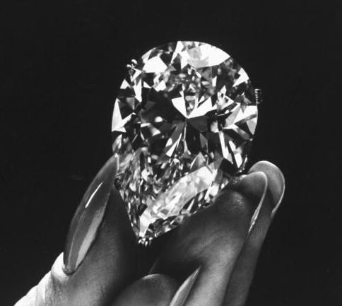 伊丽莎白-泰勒拥有的69.42克拉的巨型钻石
