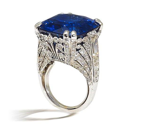 5.第1077号拍品，由Chantecler设计，36.83克拉无加热斯里兰卡蓝宝配钻石戒指，1枚。