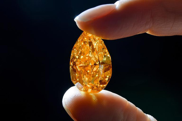 佳士得将拍卖有史以来最大的艳彩橙色钻石