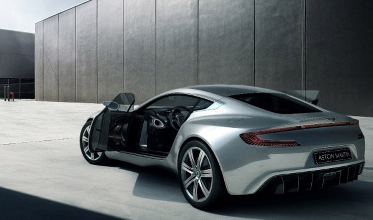 Calleija X Aston Martin 推出联名系列豪车珠宝