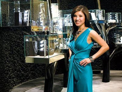 华裔珠宝设计师苏美美享誉全球珠宝界 