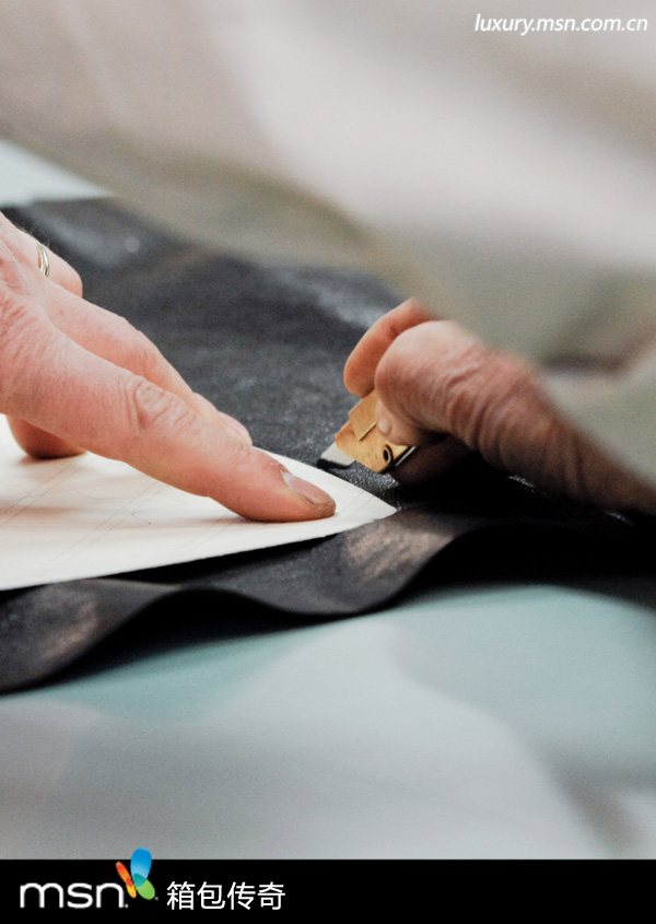 细节决定身价 揭秘Marc Jacobs手袋的制作过程