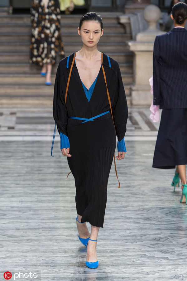 伦敦2020春夏时装周：Victoria Beckham（图片来自东方IC）